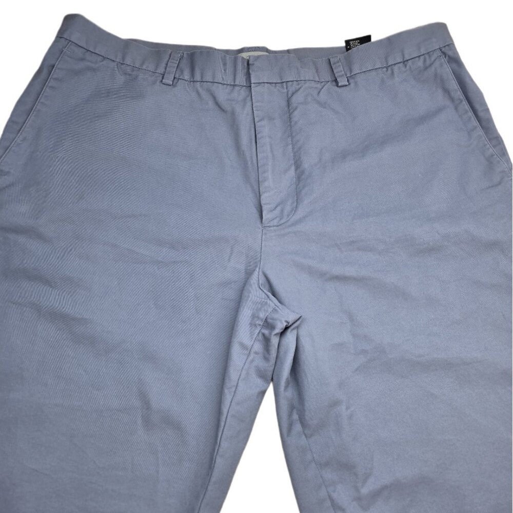 COS Classic Chino Shorts Men’s Size 36 Dark Gray – Timeless and Versatile Style!